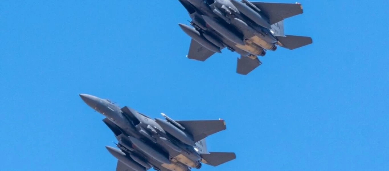 Δείτε εικόνες από την συνεκπαίδευση ελληνικών Ενόπλων Δυνάμεων και μαχητικών αεροσκαφών της Αεροπορίας των ΗΠΑ (φωτο)